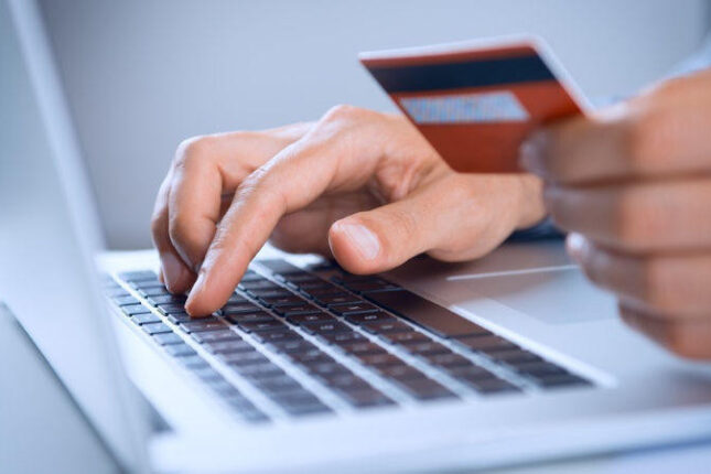 Bank kartlarından oğurluq edənlər saxlanıldı