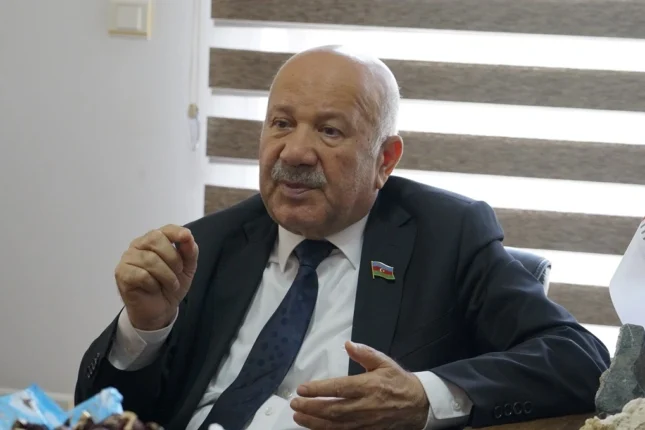 Elə bil qəsdən gözləyib ayın 30-u, hətta 31-i cavab verirlər – Deputat gileyləndi