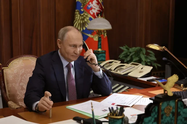 Politico: Putin bir telefon zəngi ilə Trampın Ukraynayla bağlı fikrini dəyişdi