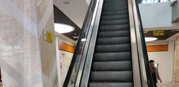 “Sabunçu Dəmiryol Vağzalında eskalator bir aydır işləmir” – Sakinlərdən şikayət