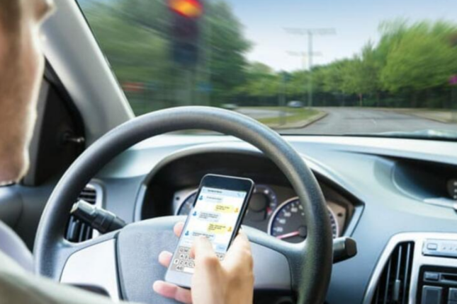 Sükan arxasında telefon işlədən sürücülərə XƏBƏRDARLIQ