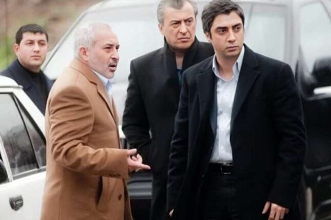 Kurtlar Vadisinin məşhur aktyoru indi taxta daxmada yaşayır -FOTO