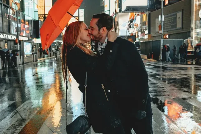 Həyat yoldaşınızın sizi artıq sevmədiyini göstərən 10 əlamət