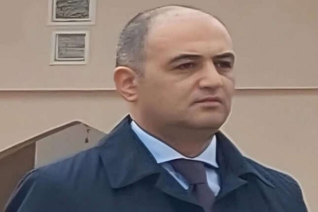 Nazir rəisi işdən çıxardı