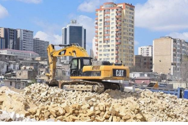 Qəzalı vəziyyətdə olan 13 bina sökülür: 1 300 ailəyə yeni evlər veriləcək-VİDEO