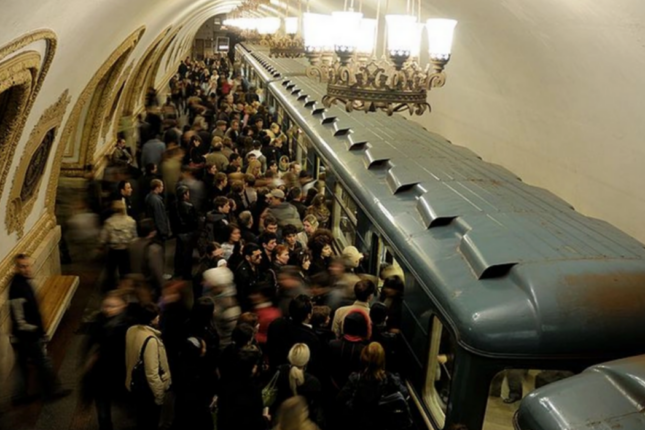 Metroda problem yarandı – Qatar tuneldə qaldı