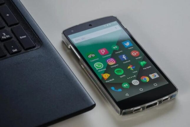 Bu proqramı telefondan silin – Yazışmaları oxuyurlar