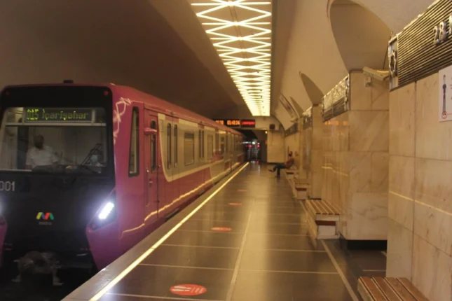 Sərnişin “28 May” stansiyasında öldü