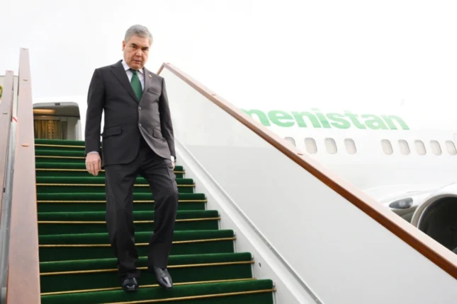 Qurbanqulu Berdiməhəmmədov da Azərbaycana gəldi