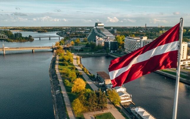 Latviya 800-dən çox Rusiya vətəndaşını ölkədən çıxarır