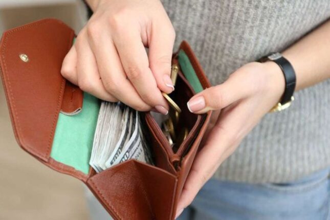 Azərbaycanda bu şəxslərin maaşı artdı