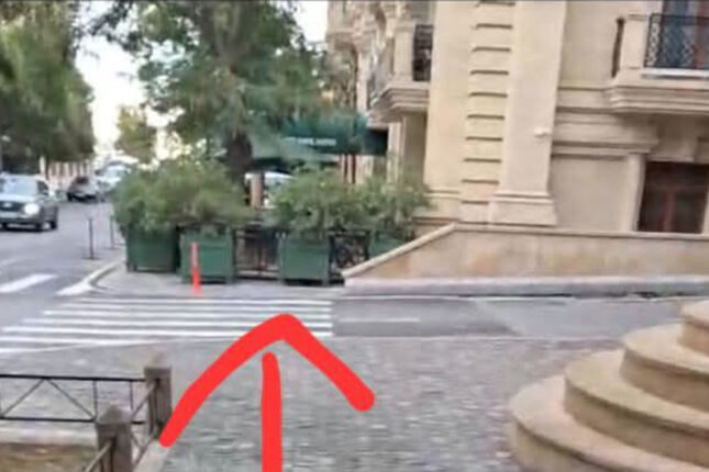 “Sapphire Hotel”in qarşısında piyada səkisi zəbt edilib – Foto