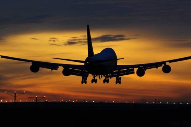 Özbəkistana uçan təyyarə Bakıda təcili eniş etdi