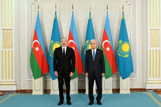 İlham Əliyev Tokayevi Azərbaycana səfərə dəvət etdi