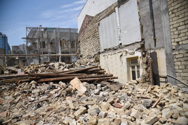 Bakıda qəzalı binaların sökülməsinə BAŞLANILDI