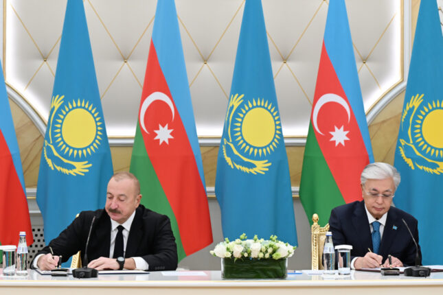 Azərbaycan-Qazaxıstan sənədləri mübadilə olundu – Fotolar