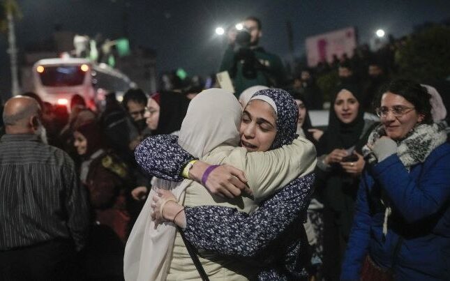 İsrail 1966 fələstinli məhbusu azad edir