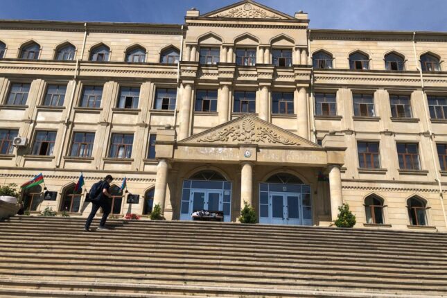 147 saylı məktəbdə qalmaqal: Müəllimlər dərsə girmədilər