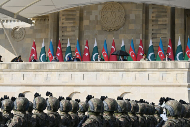 Bakıdakı paraddan tarixi görüntülər – Fotolar