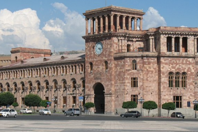 “Past” qəzeti: “Güzəştlər artıq kapituliyasiyaya çevrilir”