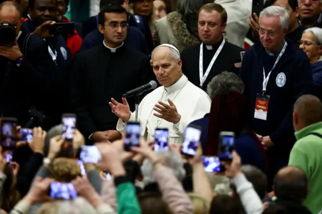 Papa XIV Leo trans qadınlarla eyni masada əyləşmədi – FOTO
