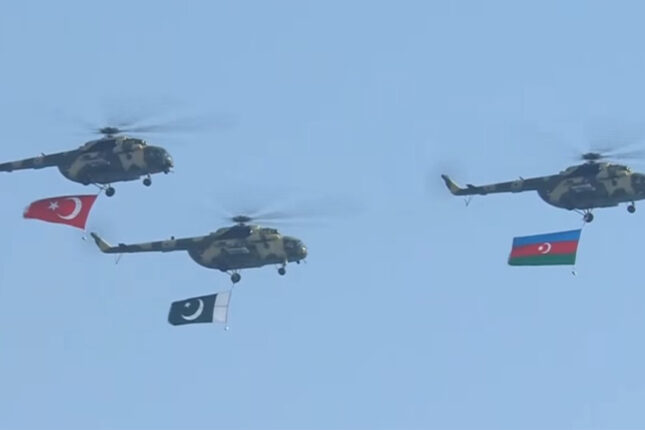 Səmada Azərbaycan-Türkiyə-Pakistan bayraqları… – Video