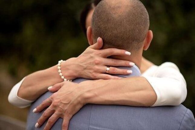 Həbsdəki sevgilisinə öpüşü ilə narkotik ötürdü – ŞOK TƏFƏRRÜAT