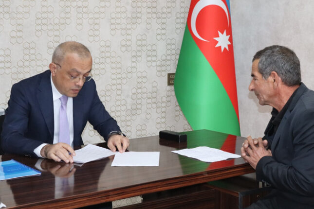 Zaur Mikayılov Yevlaxda vətəndaşlarla görüşdü (FOTO)