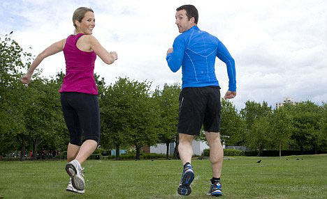 Piyada gəzməyin daha faydalı etməyin sadə yolu açıqlanıb