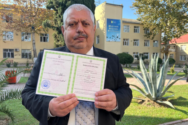 62 yaşında universitet məzunu oldu – Foto