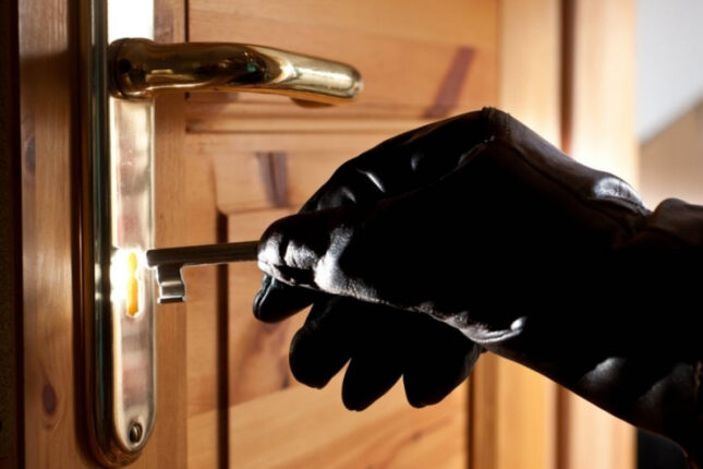 Bakıda evlərdən oğurluq edən “dilənçilər”