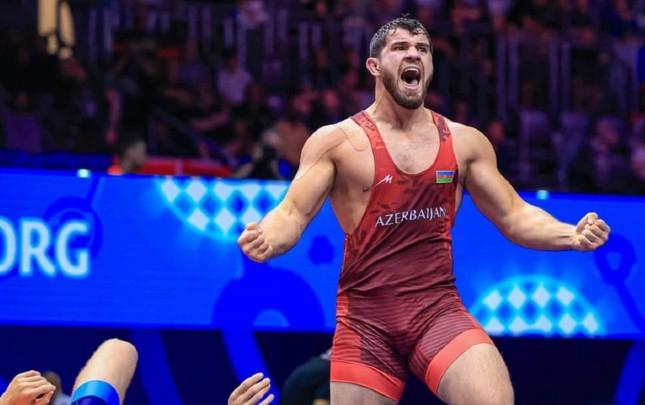 Güləşçimiz finala yüksəldi