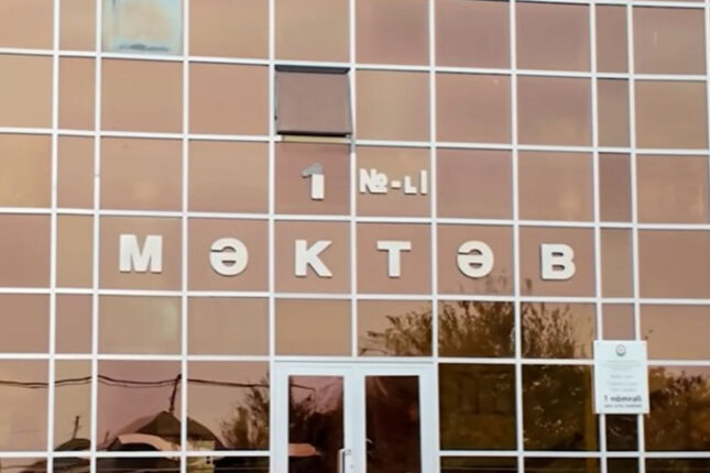 Naxçıvanda birabırçı hadisə: müəllim iki şagirdi qayışla bir birinə bağlayıb