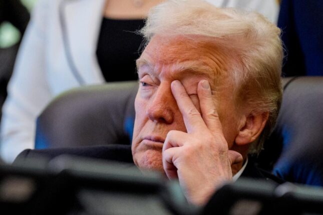 Trampı tədbirdə yuxu tutdu – FOTO