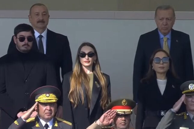 Prezidentin oğlu ilə gəlini hərbi paradda – Foto