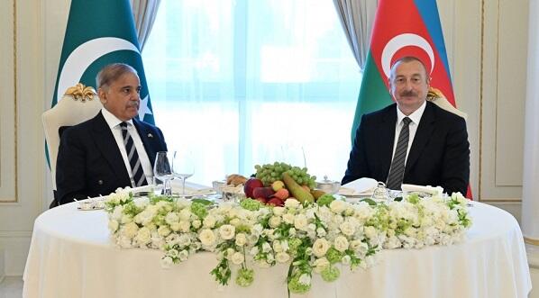 İlham Əliyev və Şahbaz Şərif birgə nahar etdi