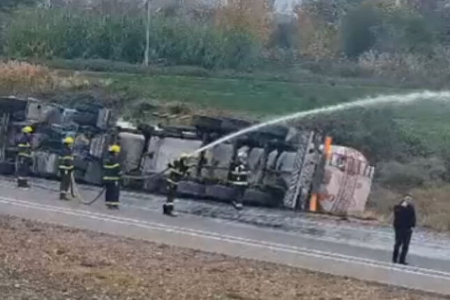 Bakı-Qazax yolunda yük maşını aşdı (VİDEO)