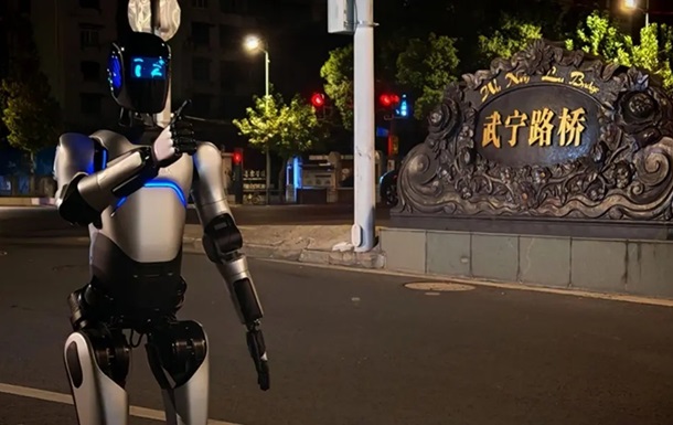 Çin robotu 106 km fasiləsiz gedərək dünya rekordu qırdı Çin robotu 106 km fasiləsiz gedərək dünya rekordu qırdı