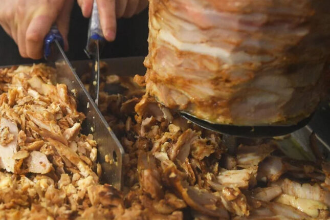 Toyuq dönərinə tələbat ARTDI – Ət dönərində xəstəlik təhlükəsi var? (VİDEO)