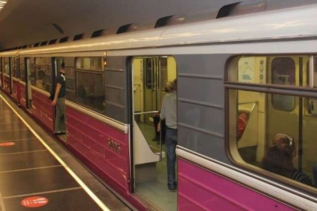 “Metro traktor kimi işləyir” – Paytaxt sakini