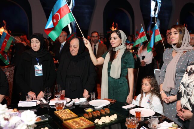 “Mənim Oğlum Qəhrəmandır!” layihəsinin himni ilk dəfə şəhid analarının və atalarının qarşısında səsləndi – VİDEO