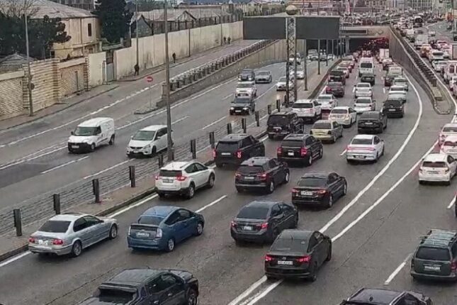 SÜRÜCÜLƏRİN NƏZƏRİNƏ – Bu yollarda tıxac var