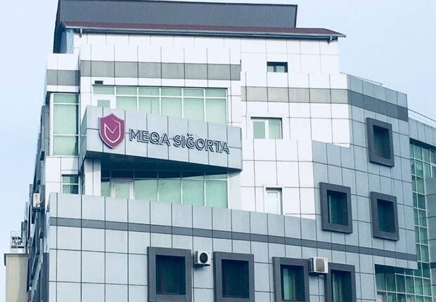 Siyasi fəalın avtomobili vuruldu, “Meqa Sığorta” zərəri ödəməkdən imtina edir- FOTO