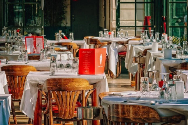 Bakıda restoranda dava – Müğənni sevgilisini döydü