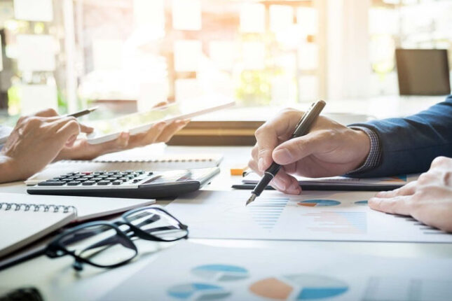 Məşhur şirkət borca düşdü, direktoru işdən çıxarılır