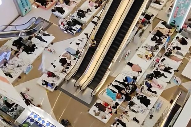 33 saat uzanaraq “Bekarçılıq” yarışmasının qalibi oldu – Bu qədər pul qazandı…