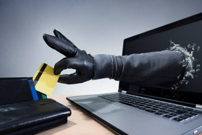 “Food Factory”də tanışının kartından 15 500 manat oğurladı