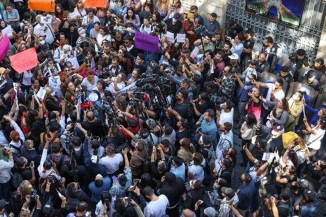 İranlı tələbələr bəyanat yaydı: “Molla rejimi getməlidir”