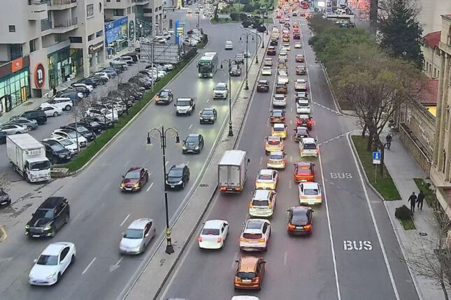 11 istiqamətdə tıxac var