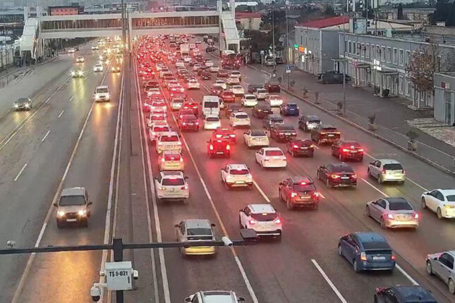 12 istiqamətdə tıxac var